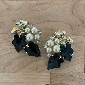 Vintage Black and Pearl earrings, Gold